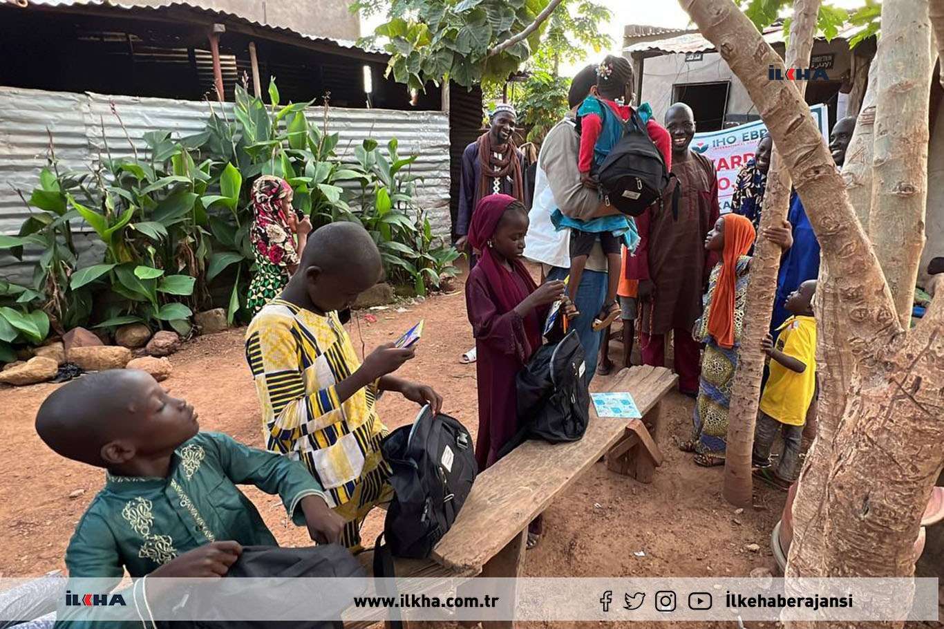 IHO EBRAR distributes stationery aid in Mali